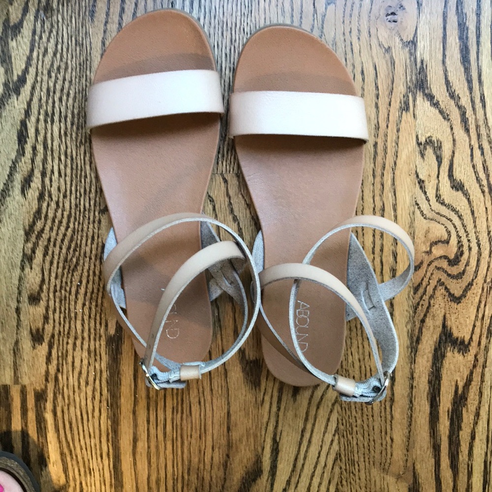 Nude leather sandals
